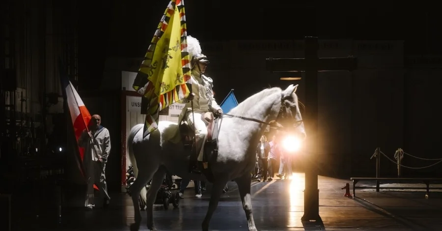 Milo Rau deschide Wiener Festwochen 2026 cu un spectacol despre memorie colectivă