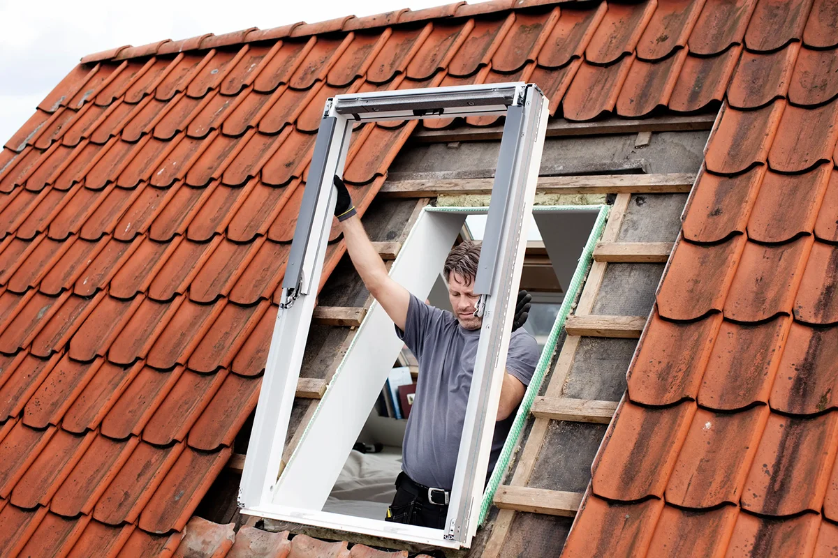 VELUX România: ferestrele electrice de mansardă, viitorul pieței locale