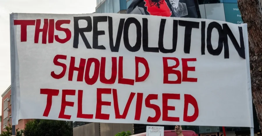 Revoluția Flamingo: Albania protestează zilnic împotriva clasei politice
