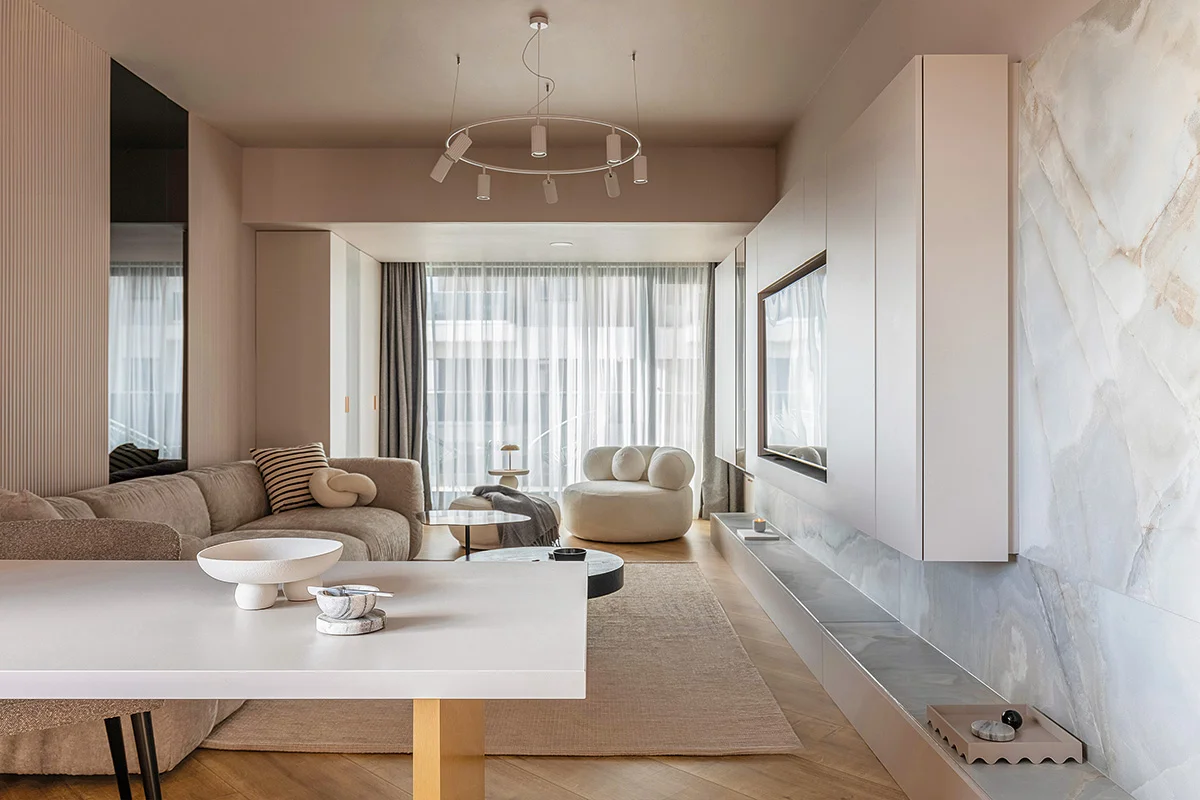 Apartament Bold Beige: minimalism și texturi în 83 de metri pătrați