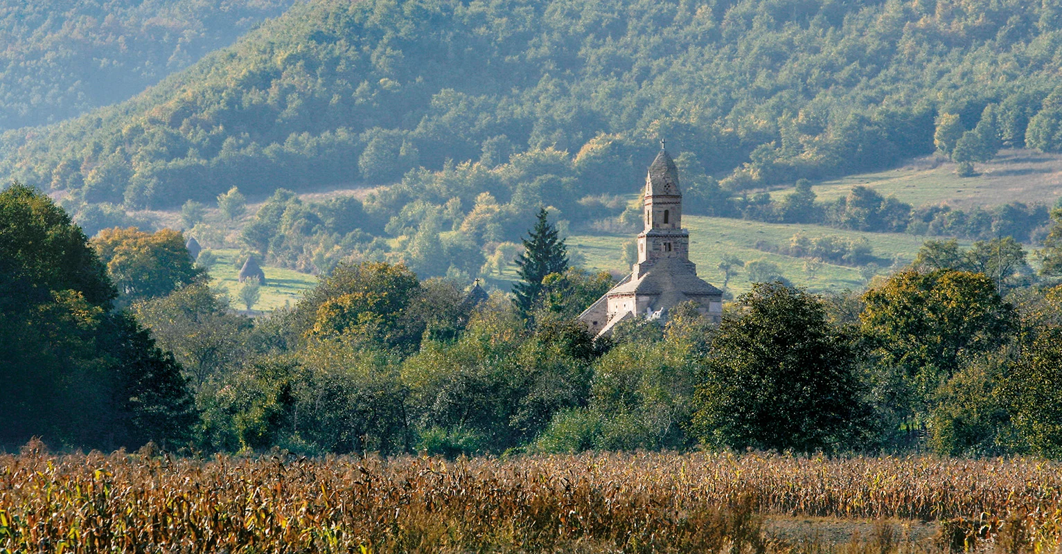 Biserica din Densuș, monument medieval construit pe ruine romane