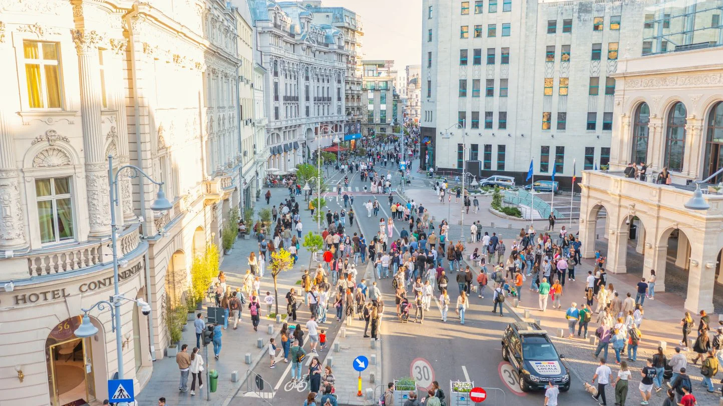 Calea Victoriei, pietonală în weekendul 18-19 iulie, cu expoziție BMW Classic