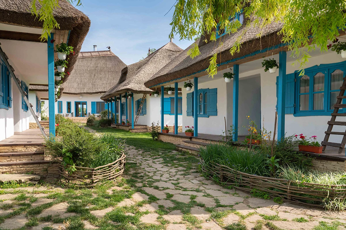 5 Chirpici, un ansamblu turistic integrat în peisajul Deltei Dunării
