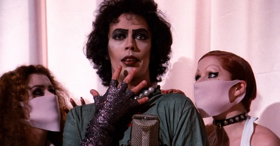 Tim Curry, actorul care a transformat Rocky Horror într-un mit