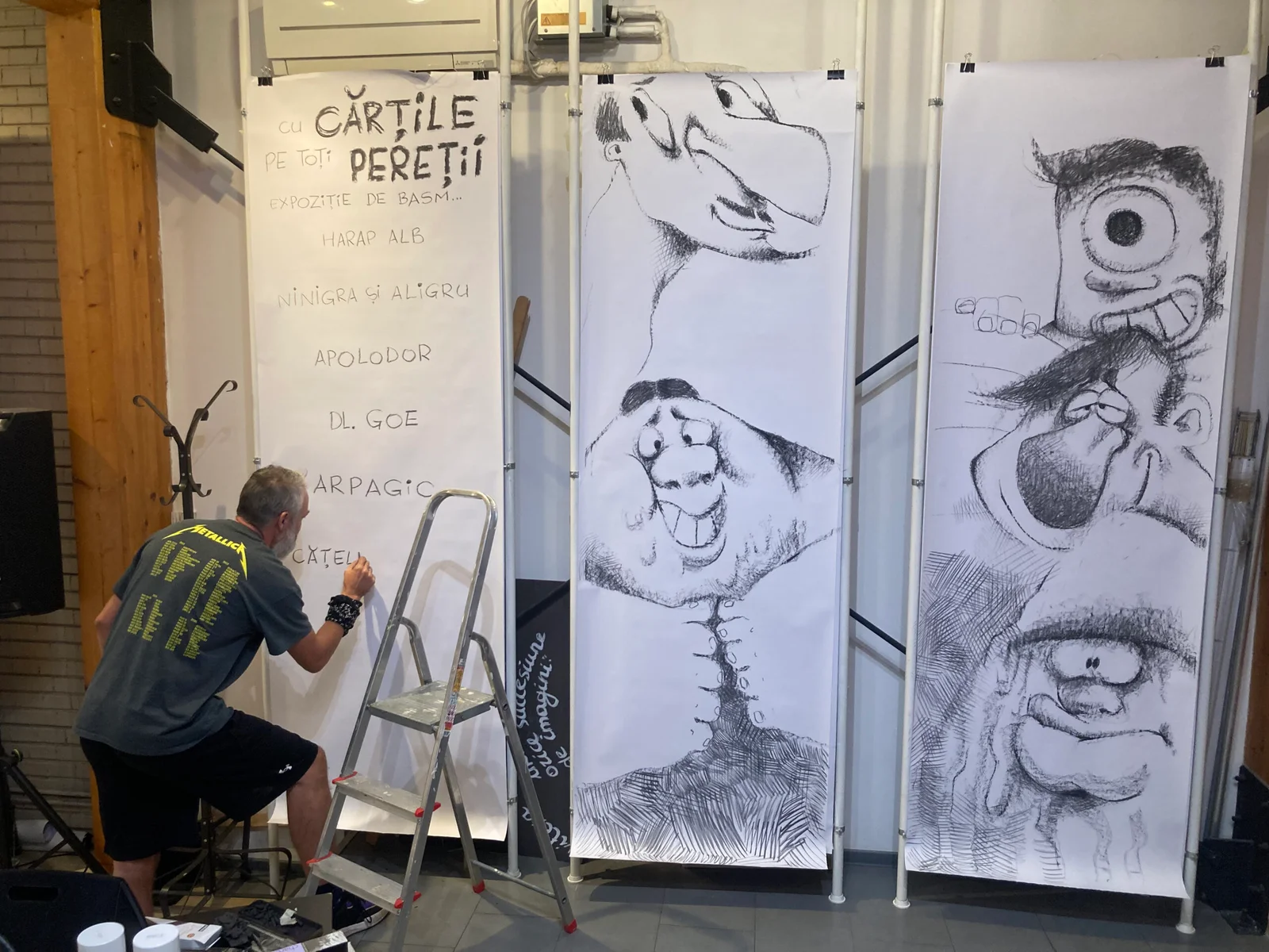 Expoziția „Cu cărțile pe toți pereții" deschide la București pe 18 septembrie